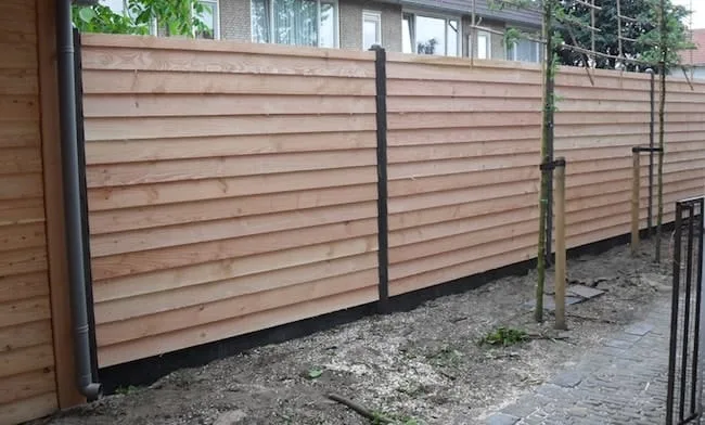 Moderne houten tuinafsluiting