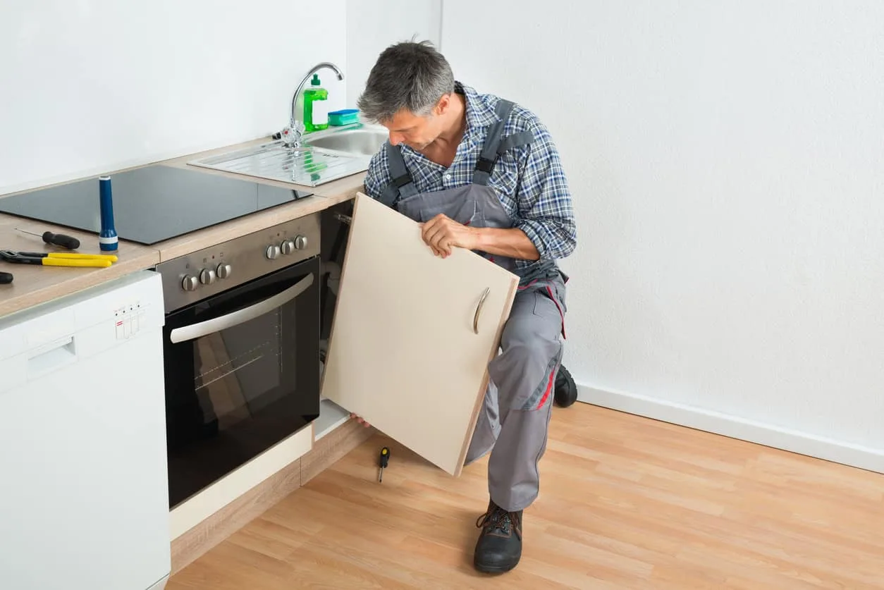 Oude keuken demonteren