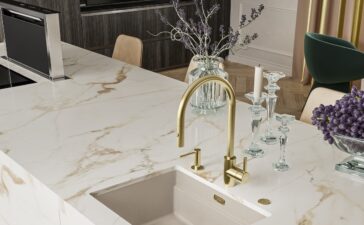 Eos Neo keukenkraan in goud, € 857,60 incl. BTW. Atlas zeepverdeler in goud, € 140,27 incl. BTW. Ventielset en ventielcover in goud, € 423,50 incl. BTW.