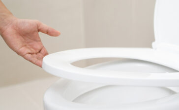 Inbouwtoilet blijft doorlopen