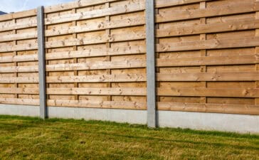 Beton met Hout Tuinafsluiting: Voordelen, Mogelijkheden & Prijs