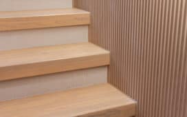 Betonnen trap met hout bekleden