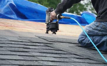 Dak bedekken met roofing