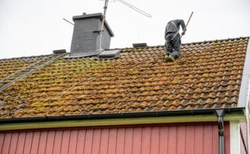 Dak ontmossen