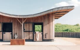 Aanbouw van een schuur