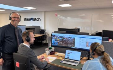 Johan Vrydag in de meldkamer van BauWatch