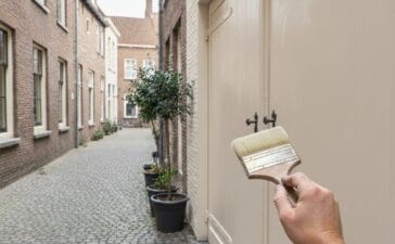 Houten poort schilderen