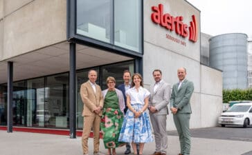 V.l.n.r. Guy Slagmulder en zijn echtgenote Benedicte Lambrecht, CFO Geert Gadeyne, CHRM Louise Slagmulder, CEO Jasper Snoeck en COO Maxim Slagmulder