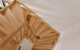 Houten balustrade voor trap