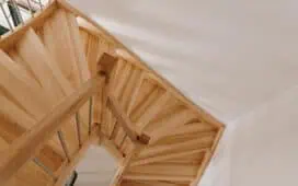 Houten balustrade voor trap
