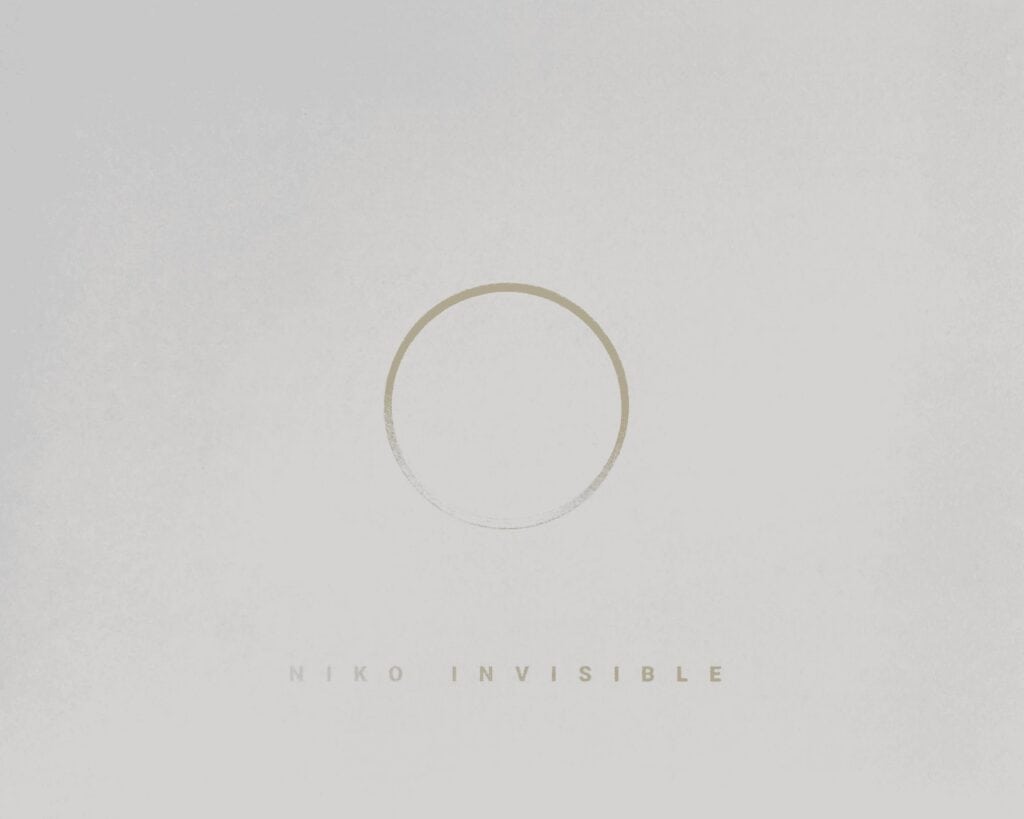 Cover van brochure Niko Invisible - Schakelaars en stopcontacten