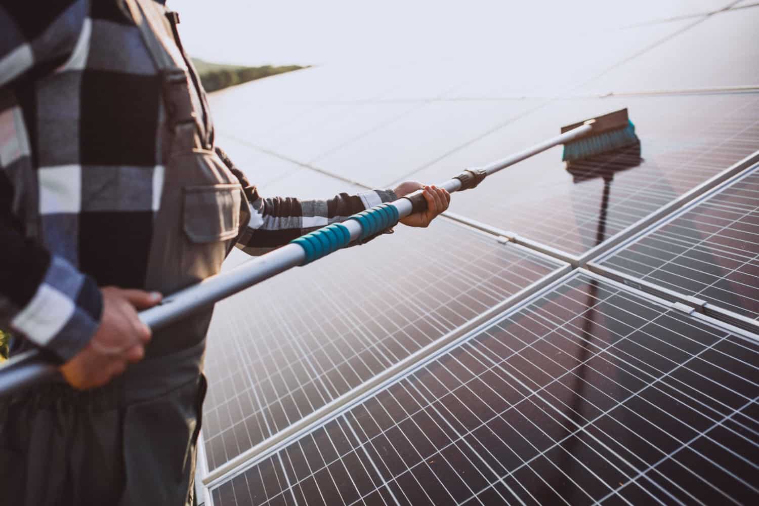 Zonnepanelen reinigen
