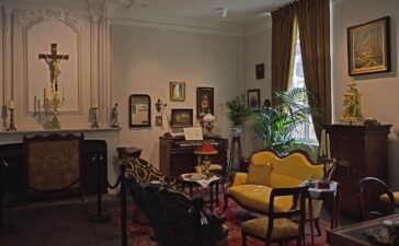 Salon in de pastorij, Openluchtmuseum Bokrijk. Foto: Ludvig14, Wikimedia Commons, CC BY-SA 4.0